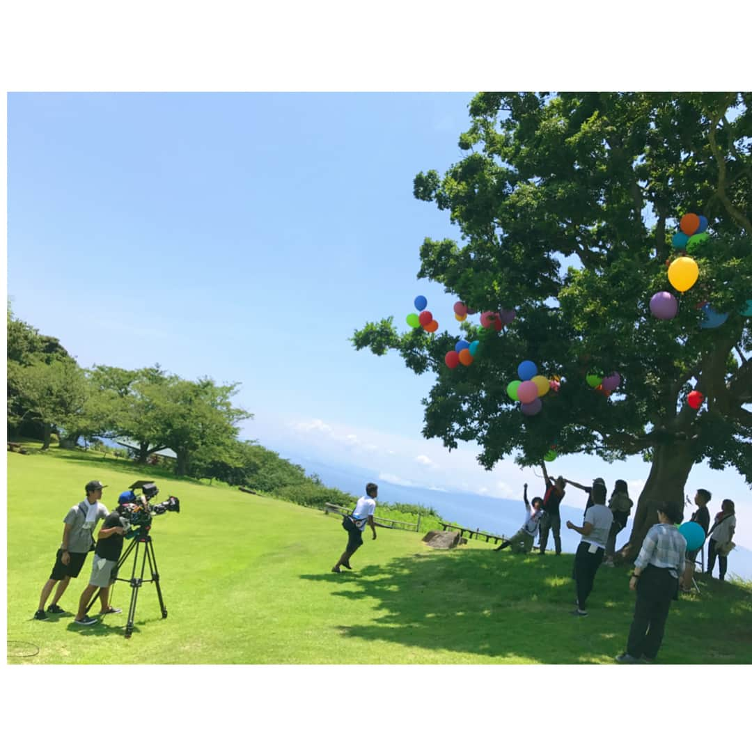 吉岡里帆さんのインスタグラム写真 - (吉岡里帆Instagram)「”ごめん 愛してる3話” 見て下さりありがとうございました。 コメント全部読んでます、追いつかないので 心の良いね推してます👍  制作チームは毎日炎天下の中頑張ってます！ カッコ良いです、チームワーク抜群です。 4話もどんどん面白くなっていきますので、 どうぞよろしくお願いします。  @gomenaishiteru  #ごめん愛してる #日曜9時」7月26日 10時16分 - riho_yoshioka