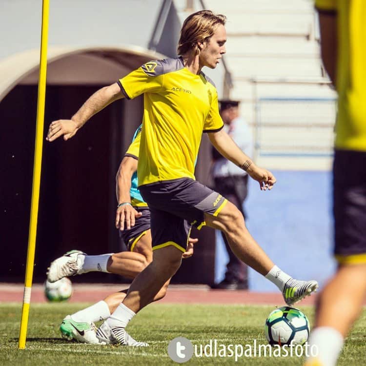 アレン・ハリロヴィッチのインスタグラム：「Keep working 💪🏻⚽️🏆 @ #laspalmas#have#fun#pretemporada#ah8#piopio」