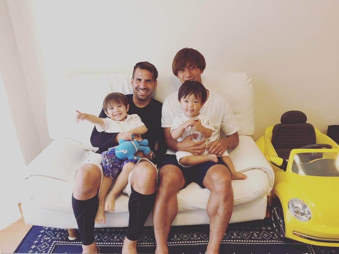 堀米勇輝のインスタグラム：「オフで関西に！！ セル君家族に再会（＾_＾） 去年一緒に京都サンガで プレーして、たくさんの事を 教えてくれた偉大な先輩！！ またこうして会えて本当に 嬉しかったー😊」