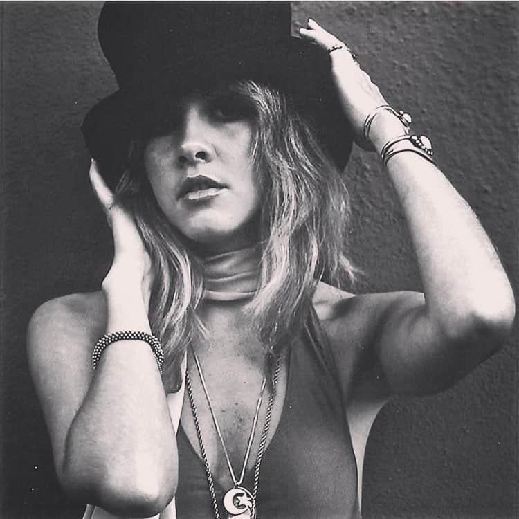 トランクショーのインスタグラム：「DEFIANT - Stevie Nicks #Stevienicks #queenofrocknroll #fleetwoodmac #rumours #dreams #70s #hbo #defiantones @hbo @defiantones」