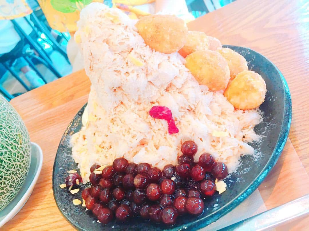 エリーのインスタグラム：「🍧🌻🎐 #タピオカミルクティー #かき氷 #ホミビン」