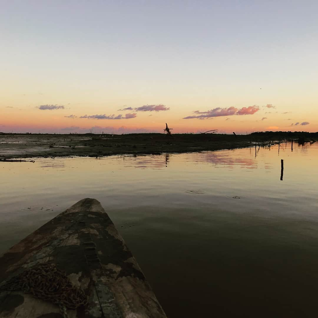 ウィットニー・バンスさんのインスタグラム写真 - (ウィットニー・バンスInstagram)「Amazon adventures 💫 swam in the Amazon River and camped in the jungle under a full moon ✨  #magic #maybeiwasMowgliinapastlife  #bucketlist」7月12日 11時07分 - wjvw