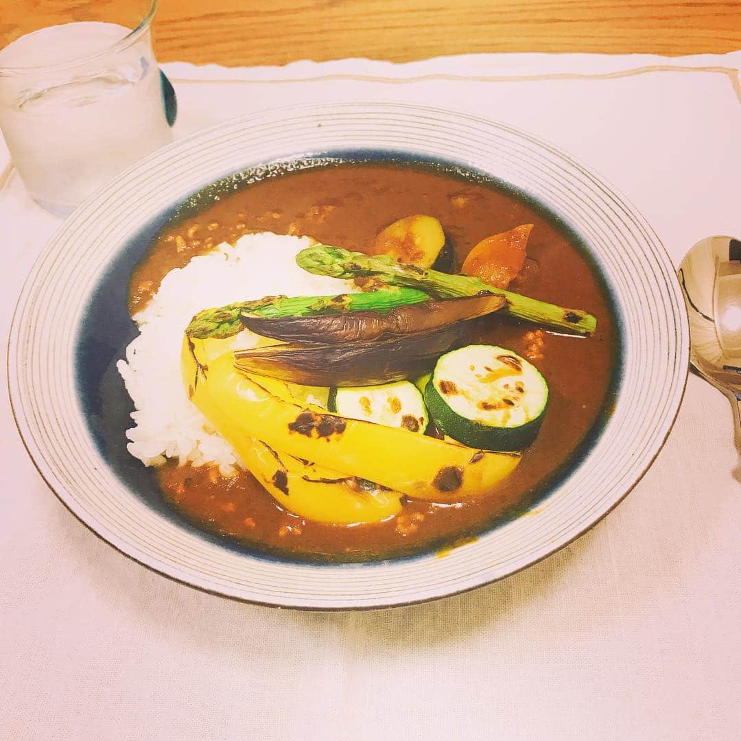 桐谷美玲さんのインスタグラム写真 - (桐谷美玲Instagram)「ここ数日夏野菜カレーが食べたくてたまらなくて。 ル・クルーゼのカレーペーストで作ったらとってもおいしかった😋 #ごちそうさまでした」7月12日 20時02分 - mirei_kiritani_