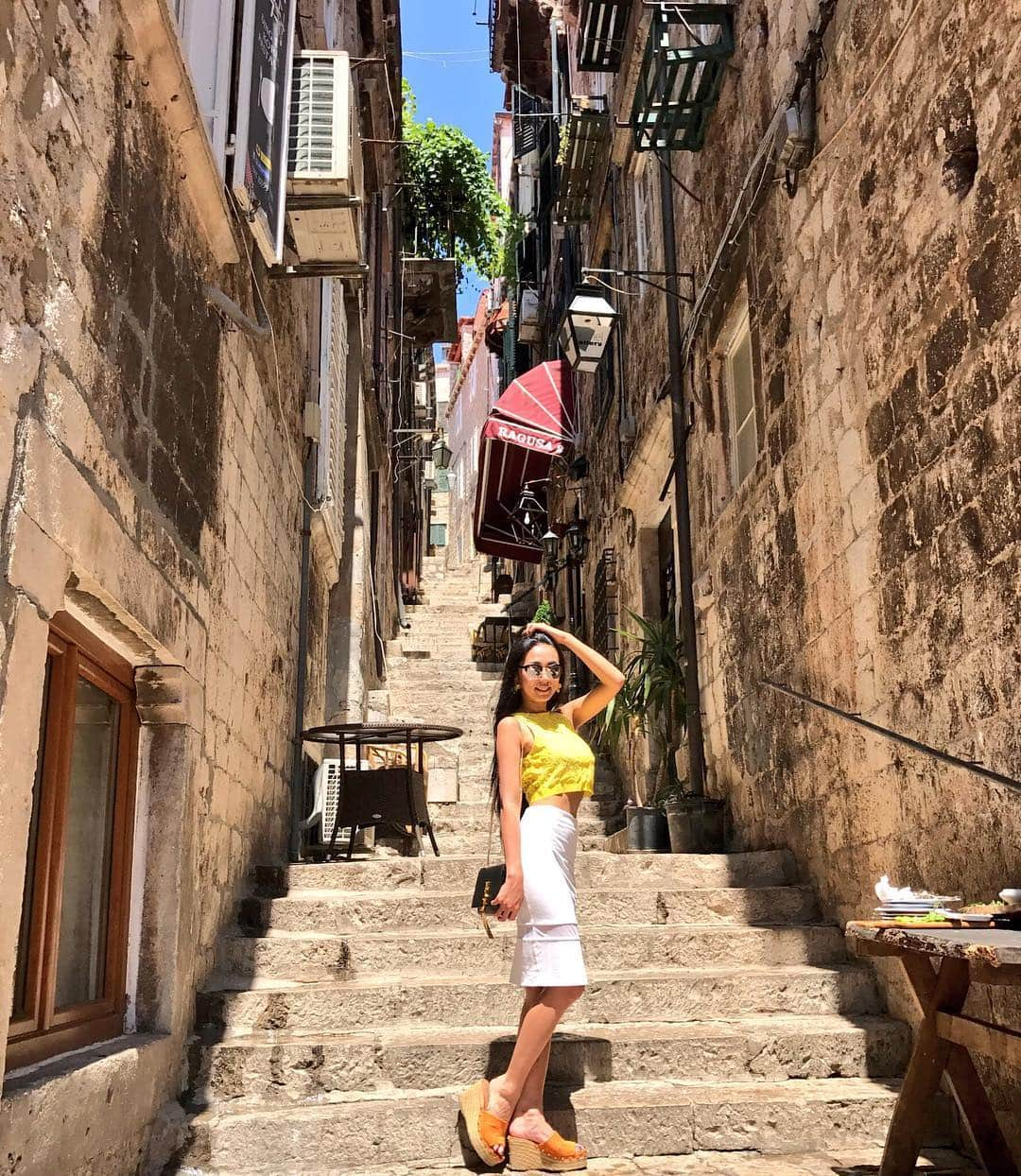 Ai（虫賀愛）さんのインスタグラム写真 - (Ai（虫賀愛）Instagram)「#dubrovnikoldtown に行ってきたよ💗 * * また詳しく書くけど、ジブリの魔女の宅急便や紅の豚のイメージとなった街💗 全部が可愛くて歩いてるだけできゅんきゅんしてました🌹✨ * * #cjd_ai #cyberjapan  #cyberjapandancers  #サイバージャパン  #サイバージャパンダンサーズ  #trip #Croatia #🇭🇷 #love」7月12日 20時05分 - ai.mushiga