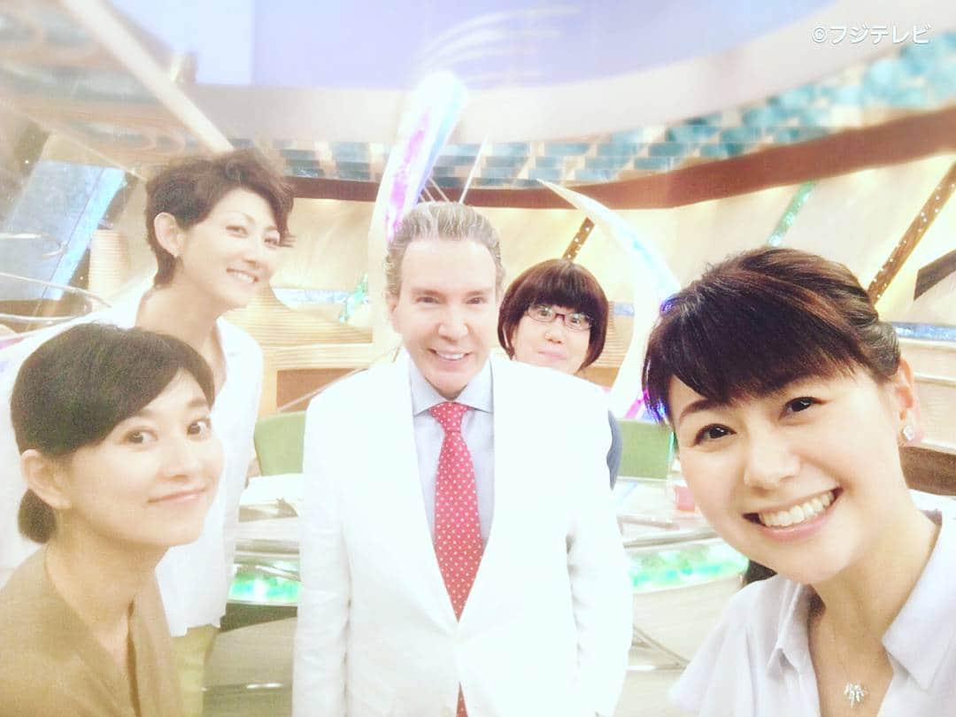 フジテレビ「とくダネ！」のインスタグラム：「名付けて『デーブ・スペクターとゆかいな仲間たち』 今日も山中さんの自撮りフォトです♪ また明日も、#朝8時からテレビの前でお会いしましょう！ さて、#どんなセリフが合うでしょう？ #菊川怜 #森本さやか #山中章子  #デーブスペクター #深澤真紀 #自撮り #自撮り女子 #とくダネ大喜利 #大喜利 #とくダネコーデ #ファッション #コーディネート #今日のコーデ #アナウンサー #リポーター #2017 #7月12日 #水曜日 #とくダネ #tokudane #フジテレビ #fujitv 170712」