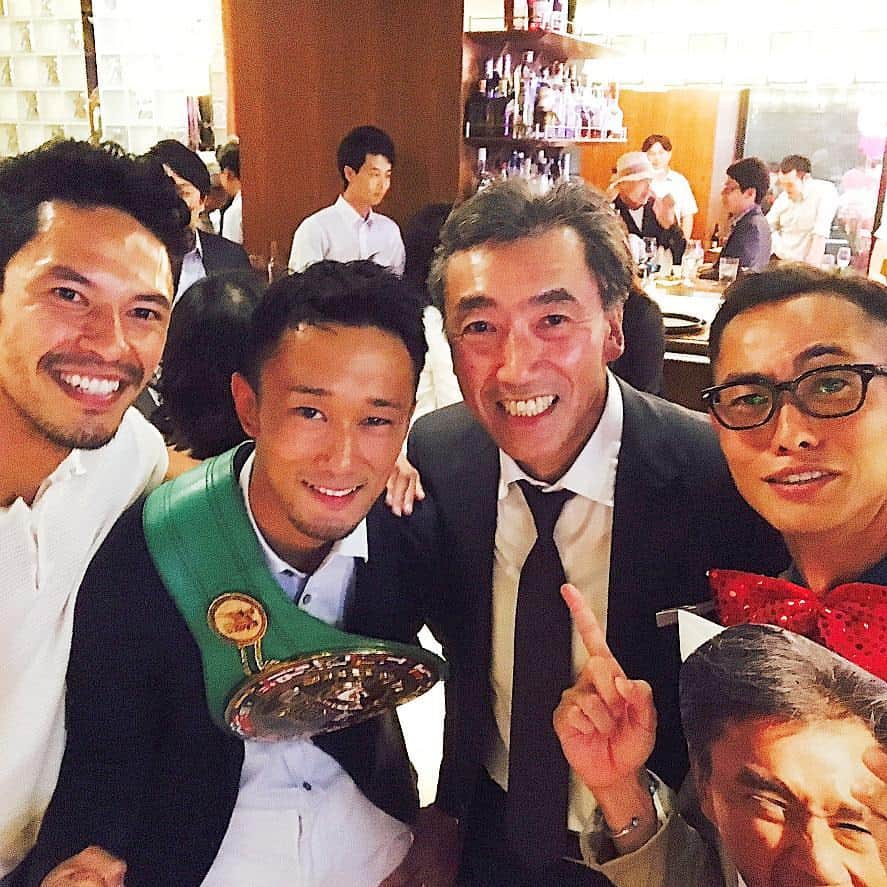 梅野源治のインスタグラム：「#お誕生日会 #ファミリーマート #澤田貴司 社長 #おめでとうございます ♪ #余興をやらせていただきました #Happybirthday #FamilyMart Co.,Ltd. #president #ceo #TakashiSawada #BARKinSTYLe #genjiumeno」