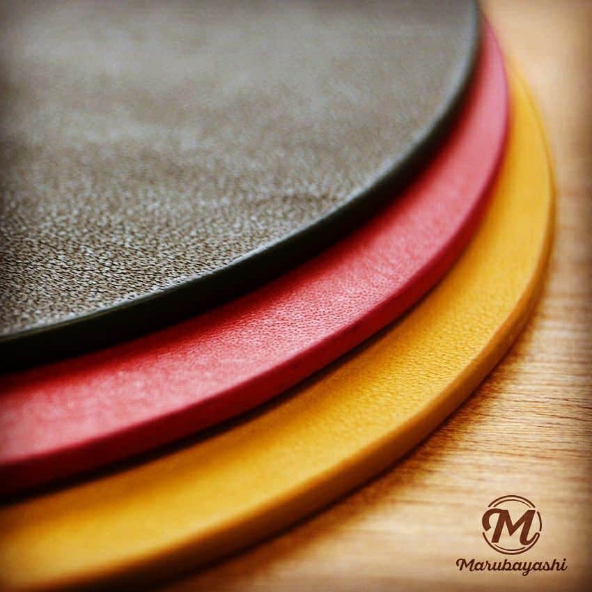 のインスタグラム：「* #革 #レザー #leather #pelle #кожа #가죽 #皮革 #手縫い #handsewing #レザークラフト #leathercraft #кожаные #가죽공예 #皮革工艺」