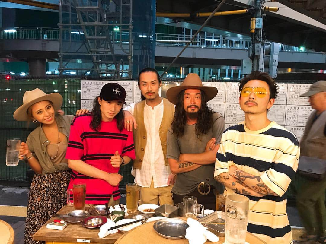 のインスタグラム：「いきなり絵面変わるからすぐ消しちゃうかもしれないけど本当に嬉しかったからあげる😚21くらいの時しょっちゅう一緒にいたメンバーが４、５年ぶりに集まった✨好きなものを共感＆理解しあえる人たち💓みんなといると学ぶ事が多くて刺激もらえてジャンルはバラバラだけどみんなしっかり自分を持っててかっこいいのだ✌🏻 #原宿の民ってそもそも何 w」