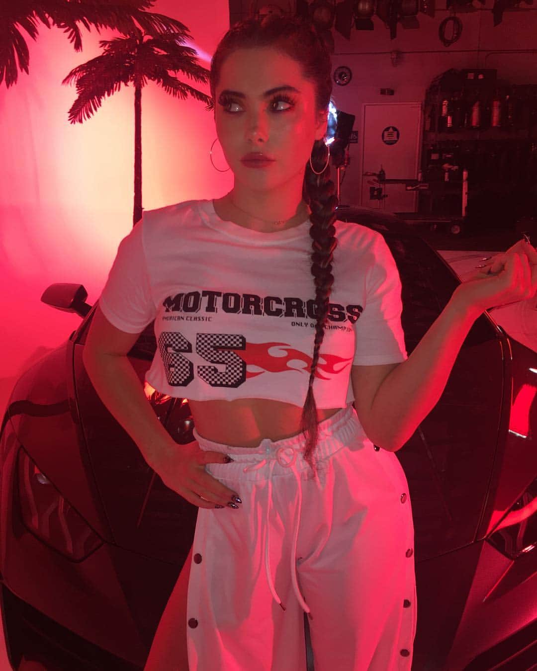 マッケイラ・マロニーのインスタグラム：「🏁」