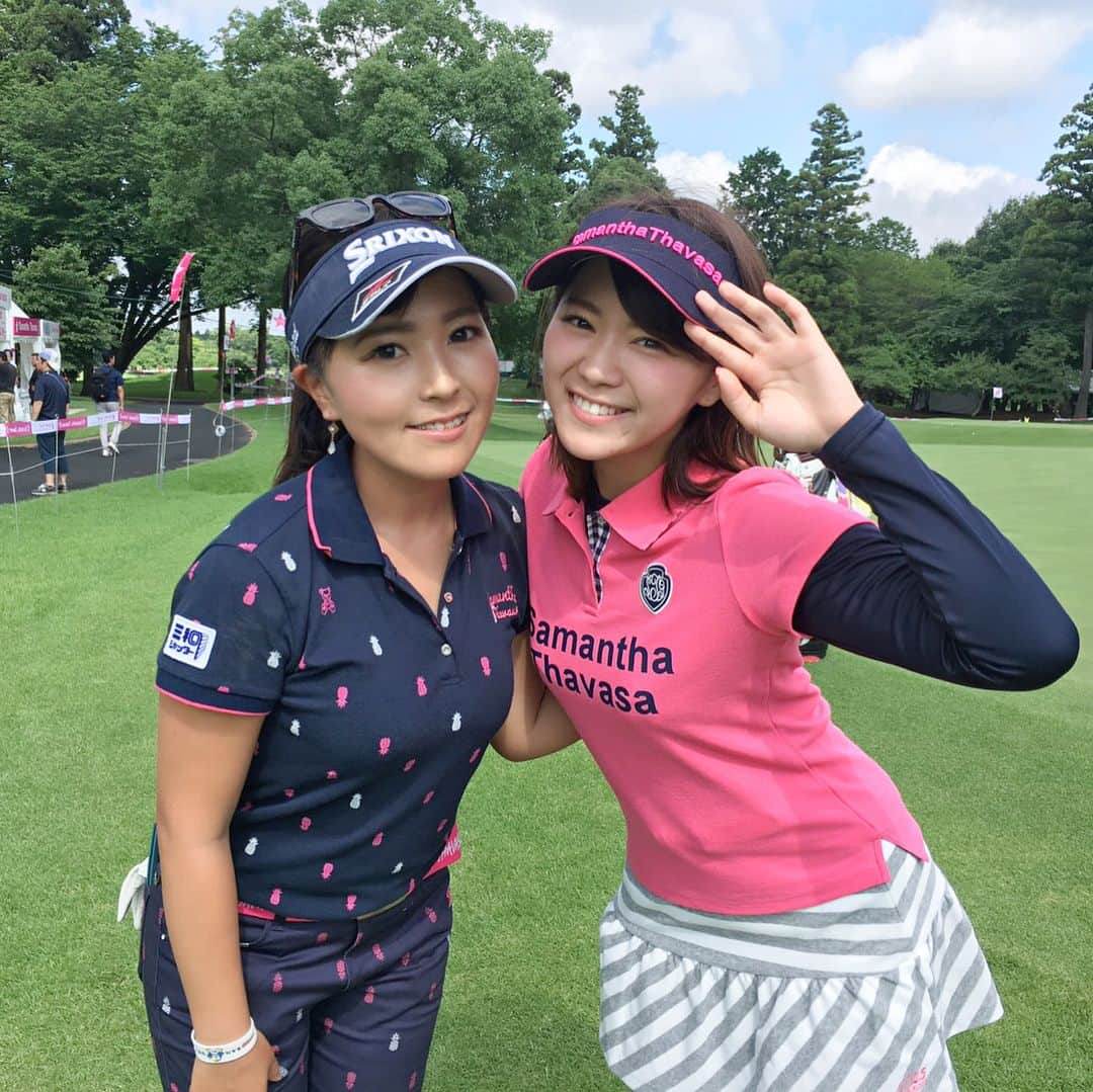 青木瀬令奈さんのインスタグラム写真 - (青木瀬令奈Instagram)「#サマンサタバサレディス  #プロアマ大会⛳️ #山内鈴蘭  #尾形愛  #大好きなみんなに会えました💓  #西川瑞希  #同じ組でラウンドして意気投合💓  #同い年だしこれからもよろしくね😍  #そして  #皆様にお知らせ✨  #今年は契約選手5人全員  #コラボポロシャツをそれぞれデザイン✨  #コラボポロシャツデザインのマカロンや  #なんと選手名前入りのワッペンもあります😍  #更にコラボポロシャツご購入の方に  #その選手のサイン入り生写真をプレゼント💓  #盛り沢山の内容なので  #みなさんぜひご覧になってください😊✨ #ちなみに私のオススメは  #大好きなトリコロールカラーのワッペンです😍  #明日から大会が盛り上がりますように✨  #応援よろしくお願いします😊  #samanthathavasa  #golf  #感謝」7月13日 20時08分 - serenaaoki_official