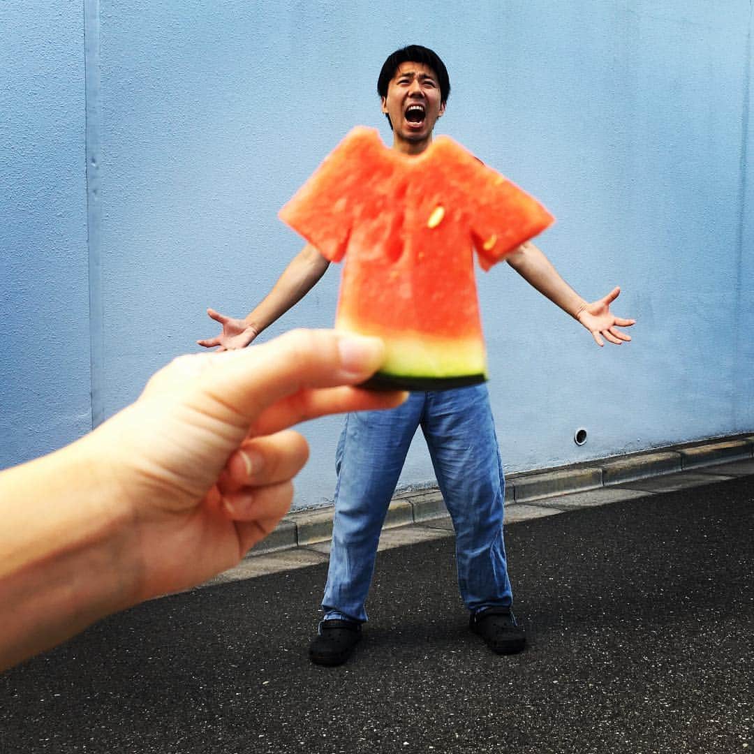 便利ライフハックのインスタグラム：「スイカの切り方動画を作ったついでに🍉 #watermelondress #スイカドレス #スイカ」