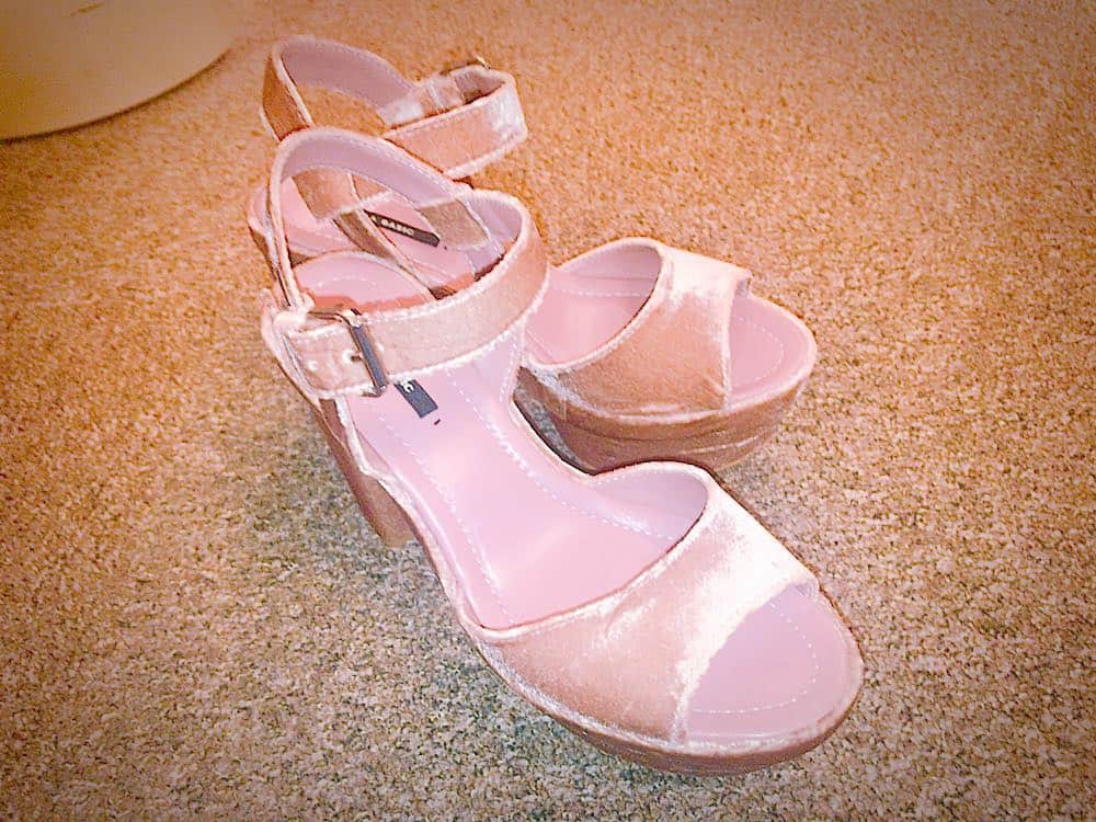 志田友美（ゆうみん）のインスタグラム：「ダスティピンクのヒールが可愛い👠💕久々にピンク買った🤣ㅤㅤㅤㅤㅤㅤㅤㅤㅤㅤㅤㅤㅤ  #zara #heel #sandal #dustypink  #cute #fashion #myfav」