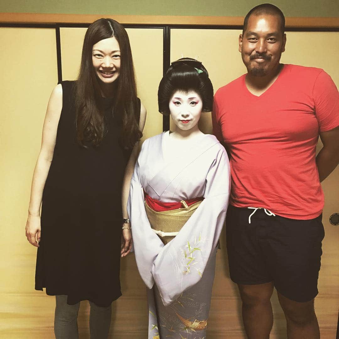 紀氏隆秀のインスタグラム：「DAY off... in KYOTO  #芸妓#先斗町#京都#朋佳#丹美賀」
