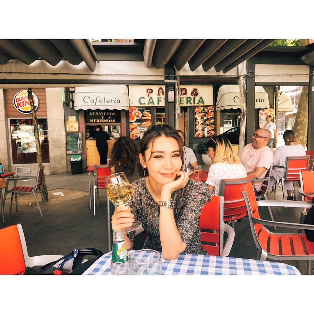 鈴木紗理奈さんのインスタグラム写真 - (鈴木紗理奈Instagram)「昼からワイン。  食べること 飲むこと  大好き。」7月14日 0時12分 - munehirovoice