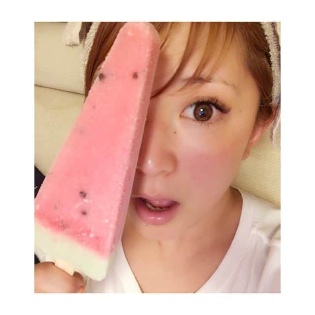 矢口真里さんのインスタグラム写真 - (矢口真里Instagram)「お風呂上がりのスイカバー🍉🍉🍉✨顔赤いね🍉」7月14日 0時41分 - mariyaguchi_official