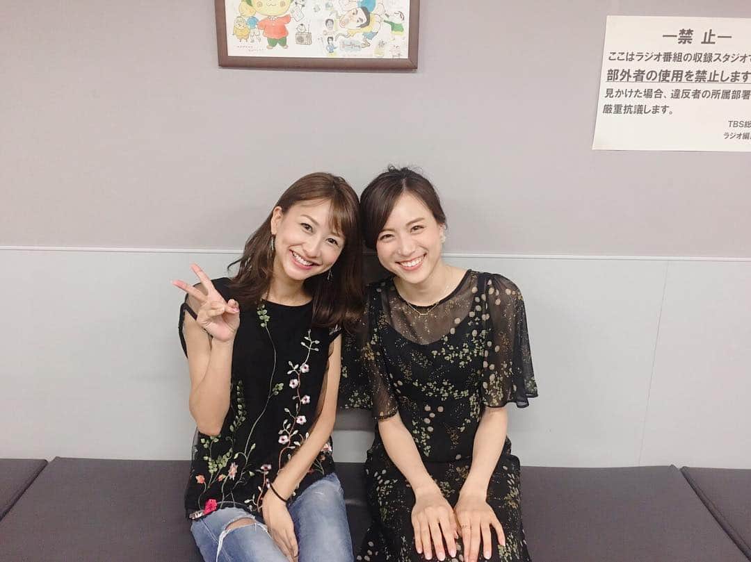 澤田南のインスタグラム：「TBSラジオの収録で さっさぁこと笹川友里ちゃん に久しぶりに会えました♡ 学生時代に一緒にアルバイトしてた頃が懐かしい😙💭 . さっさぁの周りにはみんなの笑顔が集まるのも納得の 女性から見ても憧れる魅力的な女性✨ あ〜癒されるひととき😂💞 しかしながら私の手の置き場が悔やまれます。笑 . #生島ヒロシのサタデー一直線 #tbsラジオ 7/22(土) 朝5:05〜📻 聞いてください♡」