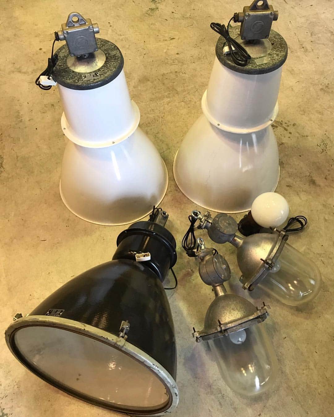 The HUNTのインスタグラム：「SOLD☆ #THEHUNT_INDUSTRIAL  #INDUSTRIAL #INDUSTRIALLAMP #ANTIQUELAMP」