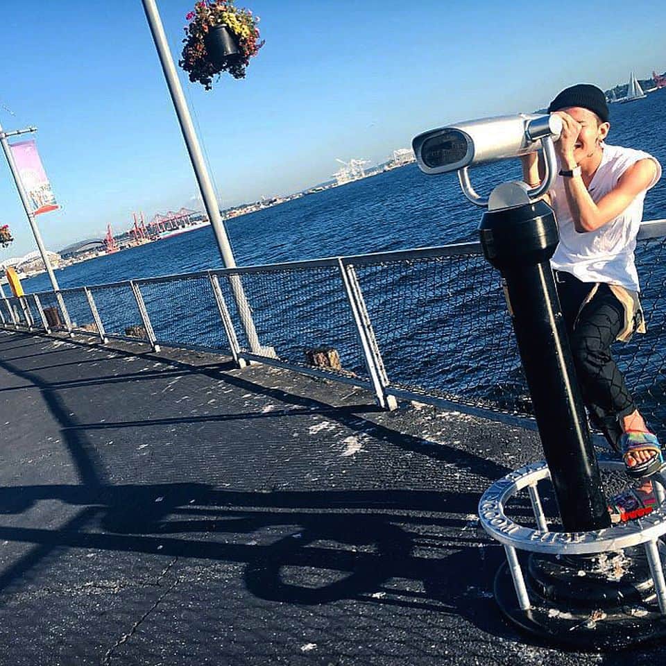 G-DRAGONのインスタグラム：「Being Real World Tourist🌳」