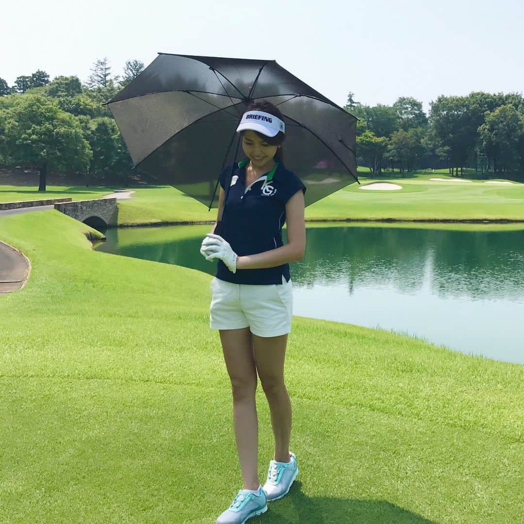 武田奈津美さんのインスタグラム写真 - (武田奈津美Instagram)「・ 先日ストーリーに載せた日傘はkascoさんのもの⛱ 軽くてメッシュで可愛いの☺️🌻 ・ そして女の子のBRIEFINGも可愛いと思う😎♡ ・ #イーグルポイントゴルフクラブ #ゴルフ #ゴルフ女子 #golf #golfgirl #enjoygolf #instagolf #natsumigolf #kasco #キャスコ #briefing #ブリーフィング」7月14日 9時07分 - _natsumitakeda_