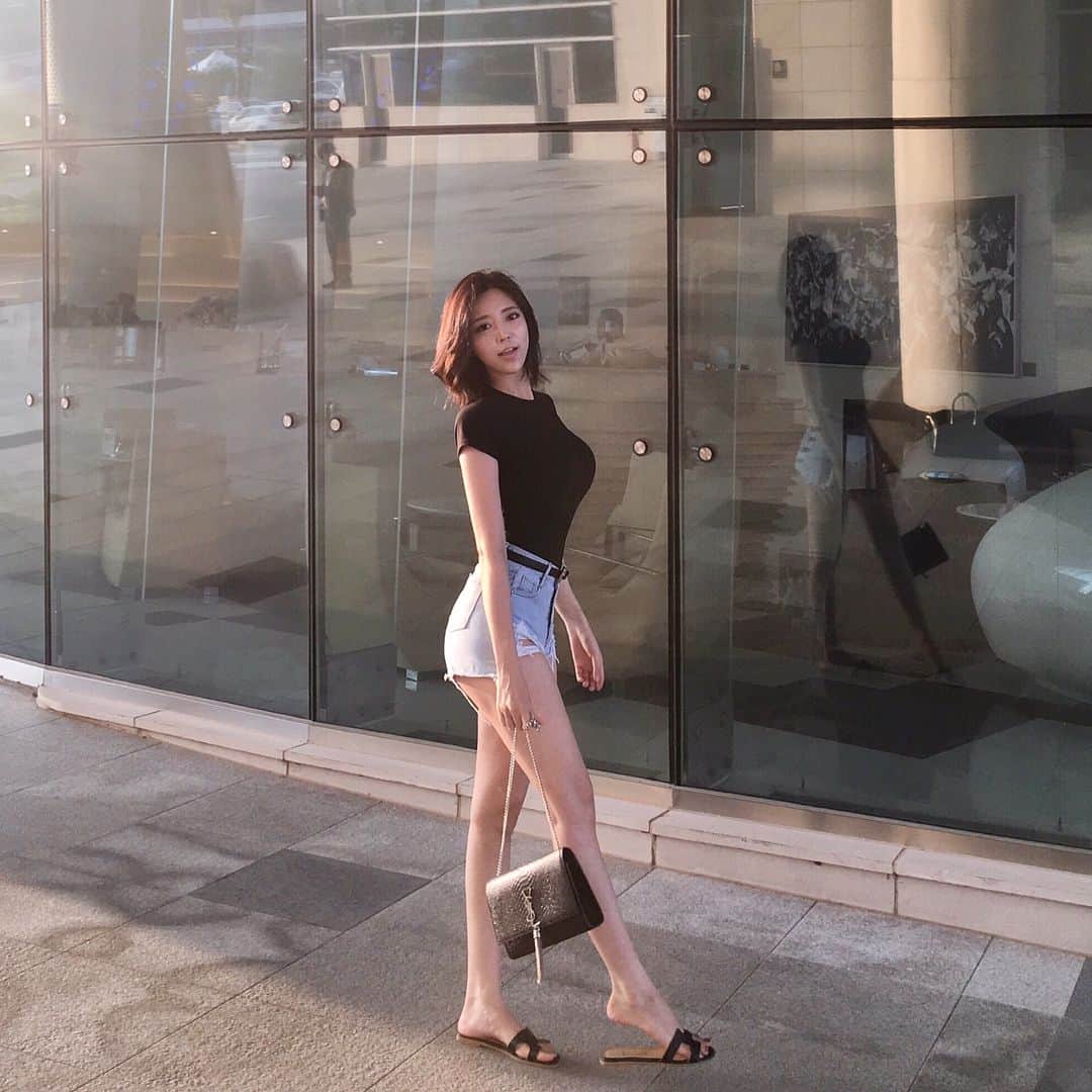 Choi Somiさんのインスタグラム写真 - (Choi SomiInstagram)「I Luv Black🖤 #소미언니」7月14日 11時41分 - cxxsomi