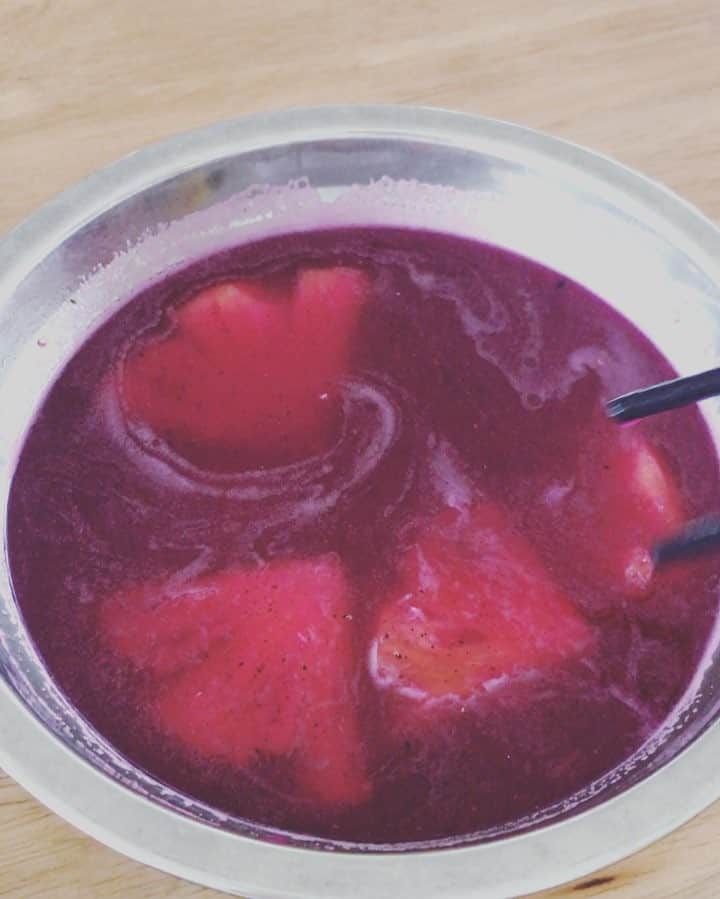 唐渊渟のインスタグラム：「Oh😳dragon fruit juice … looks like potions!😵😵」