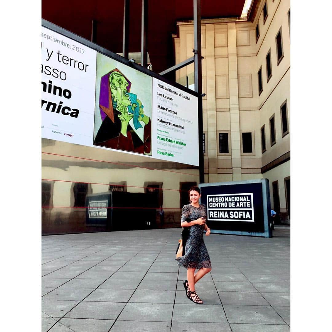 鈴木紗理奈さんのインスタグラム写真 - (鈴木紗理奈Instagram)「ピカソのゲルニカを観に ソフィア王妃芸術センターへ。  #picasso  #guernica」7月14日 15時03分 - munehirovoice