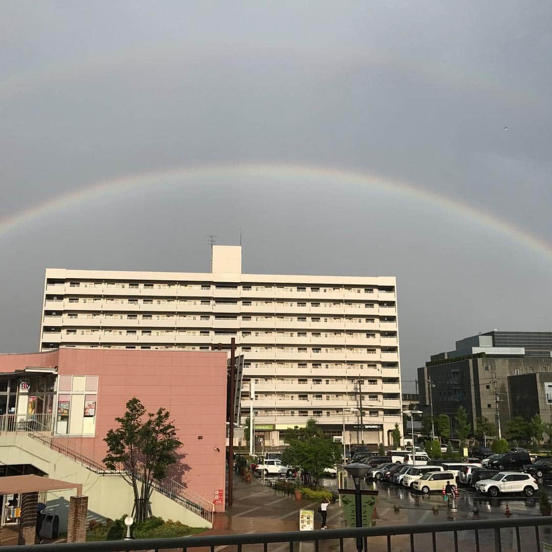 神戸文也のインスタグラム：「虹がめっちゃ綺麗にかかってた🌈😍」