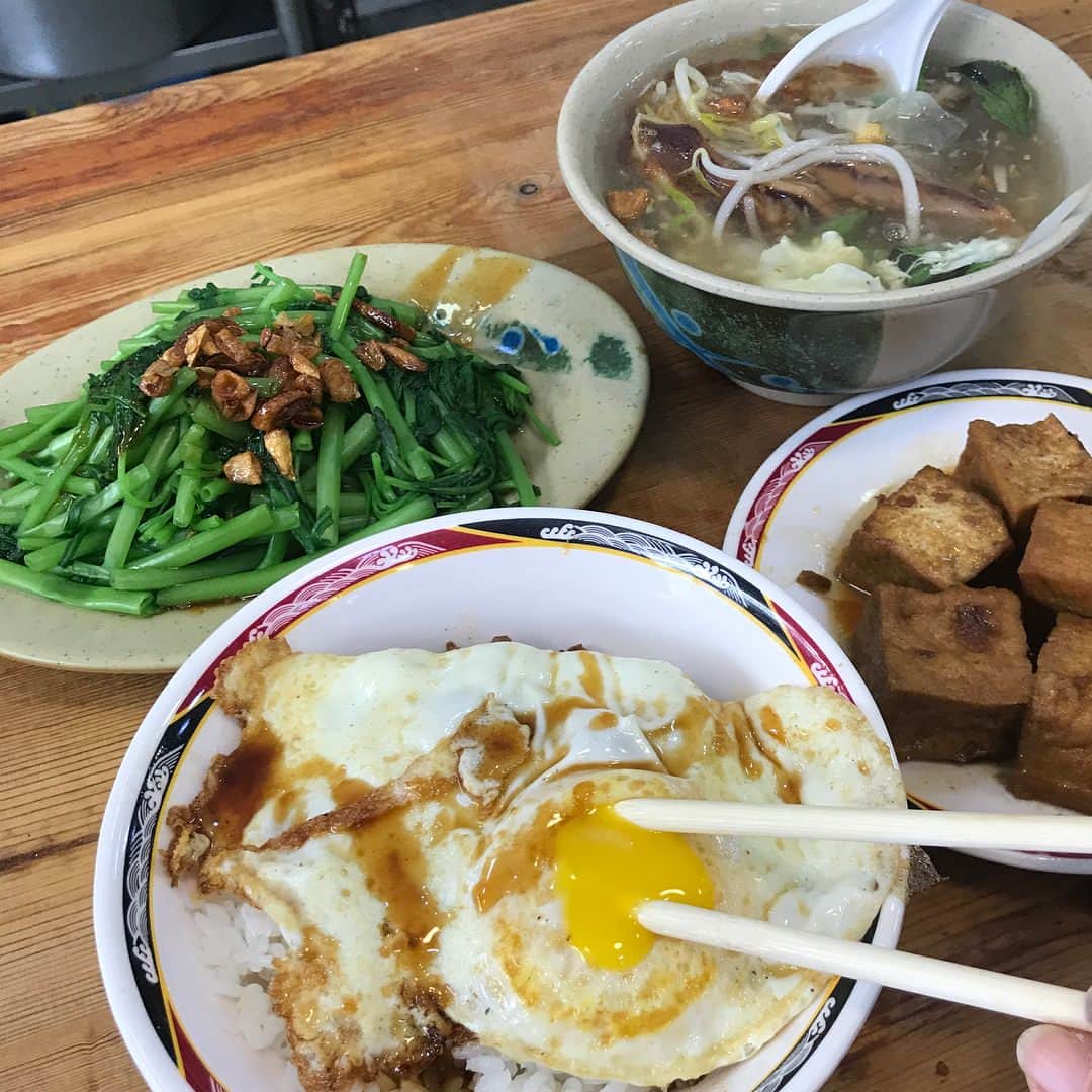 雛月乙葉さんのインスタグラム写真 - (雛月乙葉Instagram)「最終日は朝ごはんを食べに行き、お迎えの時間まで地元のスーパーをのぞいたり✨👀 マンゴー天国…😍 一週間分は食べたんじゃないかな。幸せ🤤💕 今回は初日がローカルな観光で2日目が王道コースでした。 初めて行った台湾旅行でしたが期待以上に楽しめて大満足でした✨ またゆっくり行きたいな😊  #母娘旅行#台湾旅行#台北#マンゴー#初めて見た大きさ#毎日食べたい」7月14日 18時19分 - h.ayano.m
