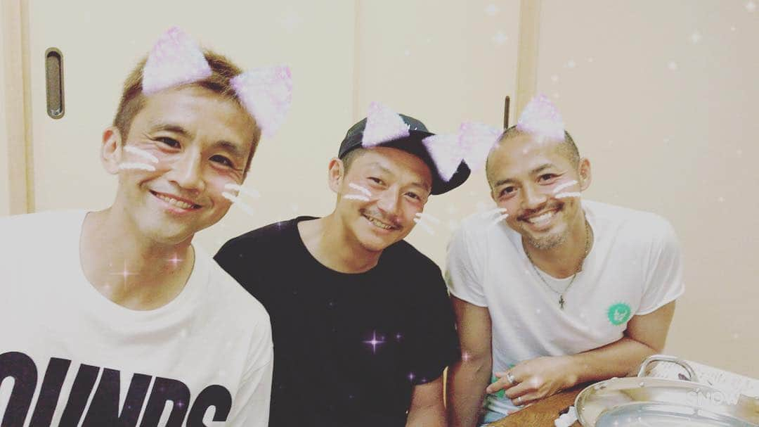 稲本潤一さんのインスタグラム写真 - (稲本潤一Instagram)「今日はりゅうちぇること、河合竜二さんの誕生日🎉 オジさん三人でsnowを撮り大騒ぎw #河合竜二 #小野伸二 #稲本潤一 #北海道コンサドーレ札幌 #なかなか一番歳上にはなれないw #39歳でも超元気！！ #これからもよろしくお願いします🤗」7月14日 19時13分 - junichi_inamoto17