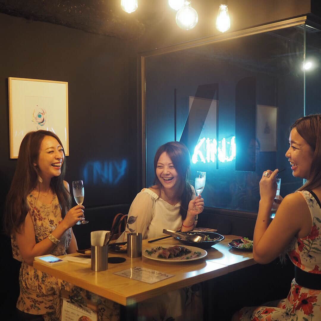磯部奈央さんのインスタグラム写真 - (磯部奈央Instagram)「昨夜の女子会☺︎❤︎ . 恵比寿に新しくできた、和ビストロ KINJOにて🍷 オシャレな空間でしたー✨ なんと月曜日に定休日以外、朝の4時まで営業されているそう😳 . メニューも色々と美味しかったんだけど、私のヒットは「いわしの和ヒージョ」と「鮭いくらの土鍋ごはん」❤︎ . 楽しい楽しい夜でした(о´∀`о) . . #和ビストロkinjo #和ビストロ #女子会 #girls #楽しい #土鍋ごはん #恵比寿 #dinner #恵比寿kinjo」7月14日 21時25分 - nao_isobe729