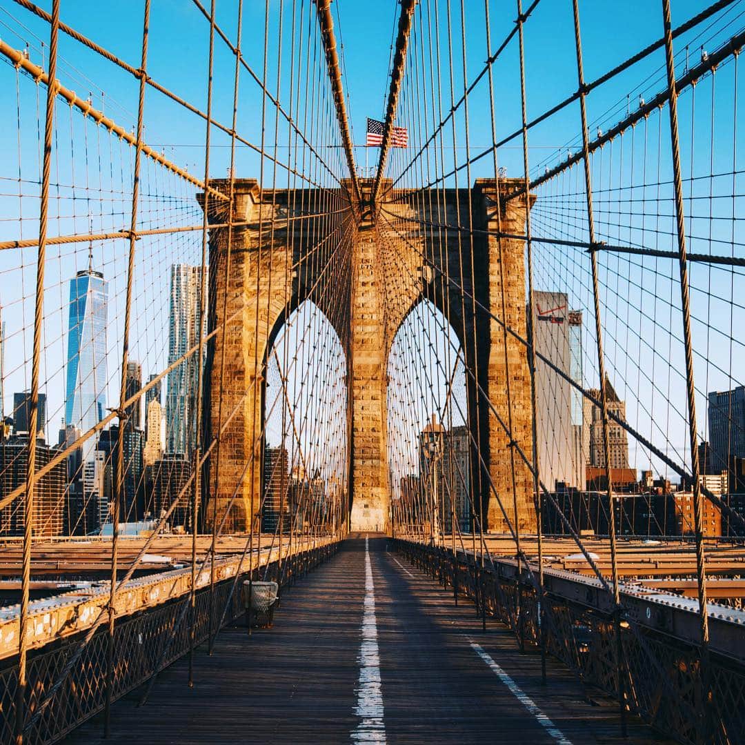 エアベルリンのインスタグラム：「It would be so fantastic to be there right now! The beautiful #BrooklynBridge in #NewYorkCity.🗽 #YesWeFlyUSA with YOU! We expanded our routes to 57 #nonstop weekly connections 🛫 between #Dusseldorf & #Berlin and the #USA🇺🇸 from next winter flight schedule. 📸by @tomtehh  #airberlin #ABnachNewYork #NewYork #JFK #NYC #visitNewYork #BigApple #CityThatNeverSleeps」