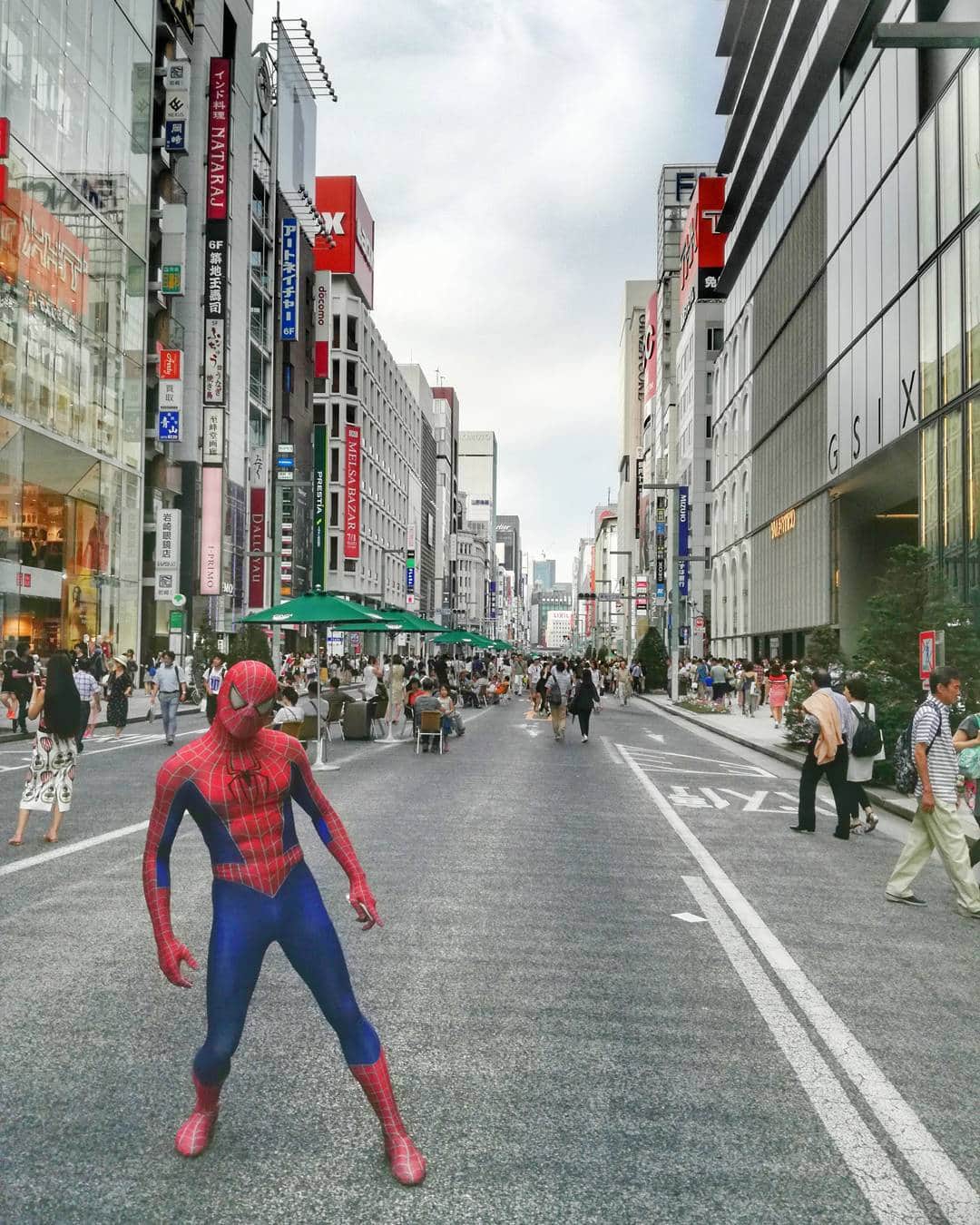 Japanese Spidermanさんのインスタグラム写真 - (Japanese SpidermanInstagram)「銀座でスパイダーマン  100枚ステッカー持って来たのに、一時間半でなくなった。  次はどこに行こうかな  #スパイダーマン#spiderman#銀座#ginza#子供#マーベル#marvel#ステッカー#休日#連休#ヒーロー#HERO#コスプレ#夏#cosplay#cos#暑い#蜘蛛人」7月15日 18時10分 - takemix5271