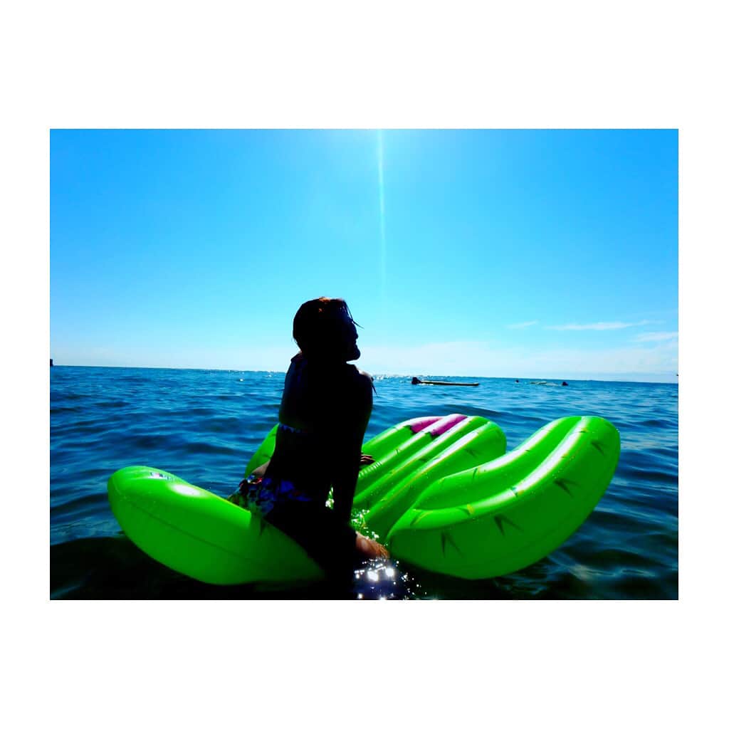なちゅさんのインスタグラム写真 - (なちゅInstagram)「海へ行こうよ♡🏖 友達と海へ行くだけで、もうリア充。 友達の笑顔で夏満点♡ Thanks akiya!  #🍉 #🍺 #🏄‍♀️ #🍧 #👙 #akiyabeachclub  #秋谷ビーチクラブ  #デブ過ぎてシルエットでギリアウト #summer #sea #friend #happy」7月15日 18時14分 - nachudesu1223