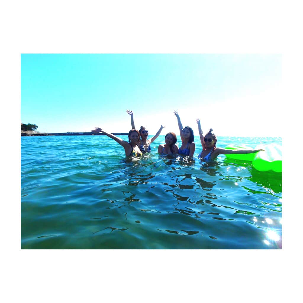 なちゅさんのインスタグラム写真 - (なちゅInstagram)「海へ行こうよ♡🏖 友達と海へ行くだけで、もうリア充。 友達の笑顔で夏満点♡ Thanks akiya!  #🍉 #🍺 #🏄‍♀️ #🍧 #👙 #akiyabeachclub  #秋谷ビーチクラブ  #デブ過ぎてシルエットでギリアウト #summer #sea #friend #happy」7月15日 18時14分 - nachudesu1223
