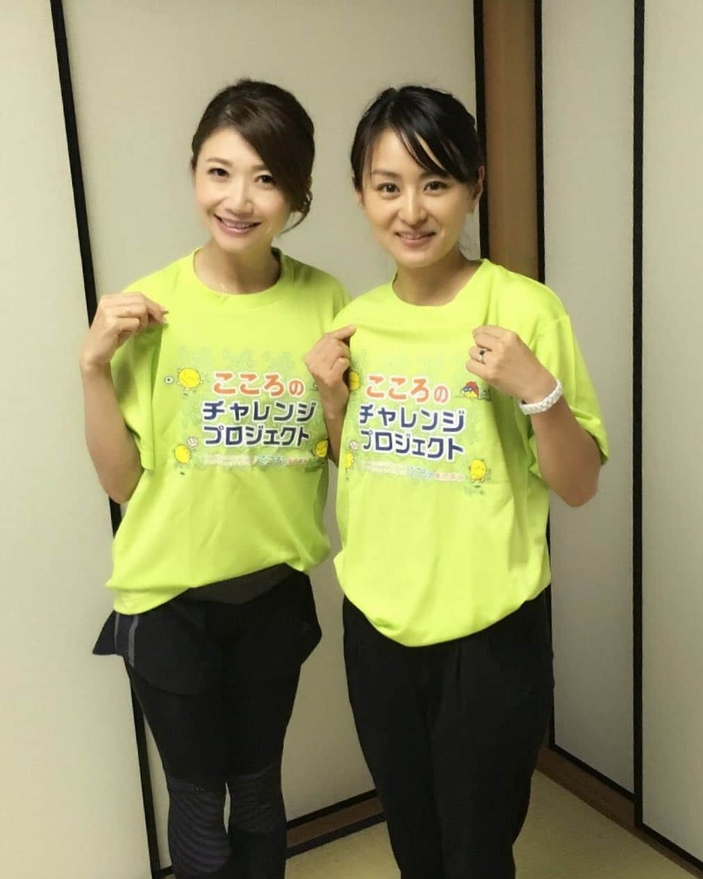 市橋有里のインスタグラム：「昨日はオリパラ教育推進事業の夢未来プロジェクトの講師として武蔵野市立第一中学校へ、そして今日はこころのチャレンジプロジェクトで大正小学校におじゃましてきました。毎回全校生徒の元気な心のこもった歌にはじ〜んときます。このまま素直な心をずっと持ち続けてもらいたいですね✨オリンピックという貴重な経験をさせてもらいこうして子ども達の前で話せる機会に感謝です✨子ども達とのお写真がないので、MCをしてくださった鬼頭アナウンサーと♡ #こころのチャレンジプロジェクト #夢未来プロジェクト #大正小学校 #武蔵野市立第一中学校 #鬼頭あゆみさん」