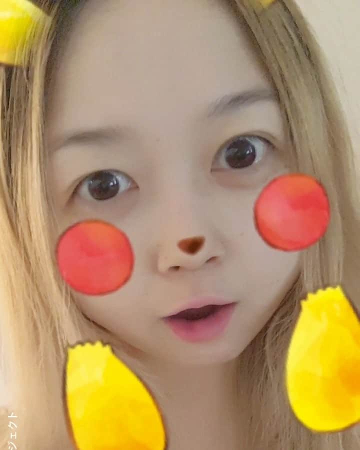 川瀬智子のインスタグラム：「ピカアアチュウウウ⚡️❤️💛は 遊んでしまうわ #ピカさま #ILY」
