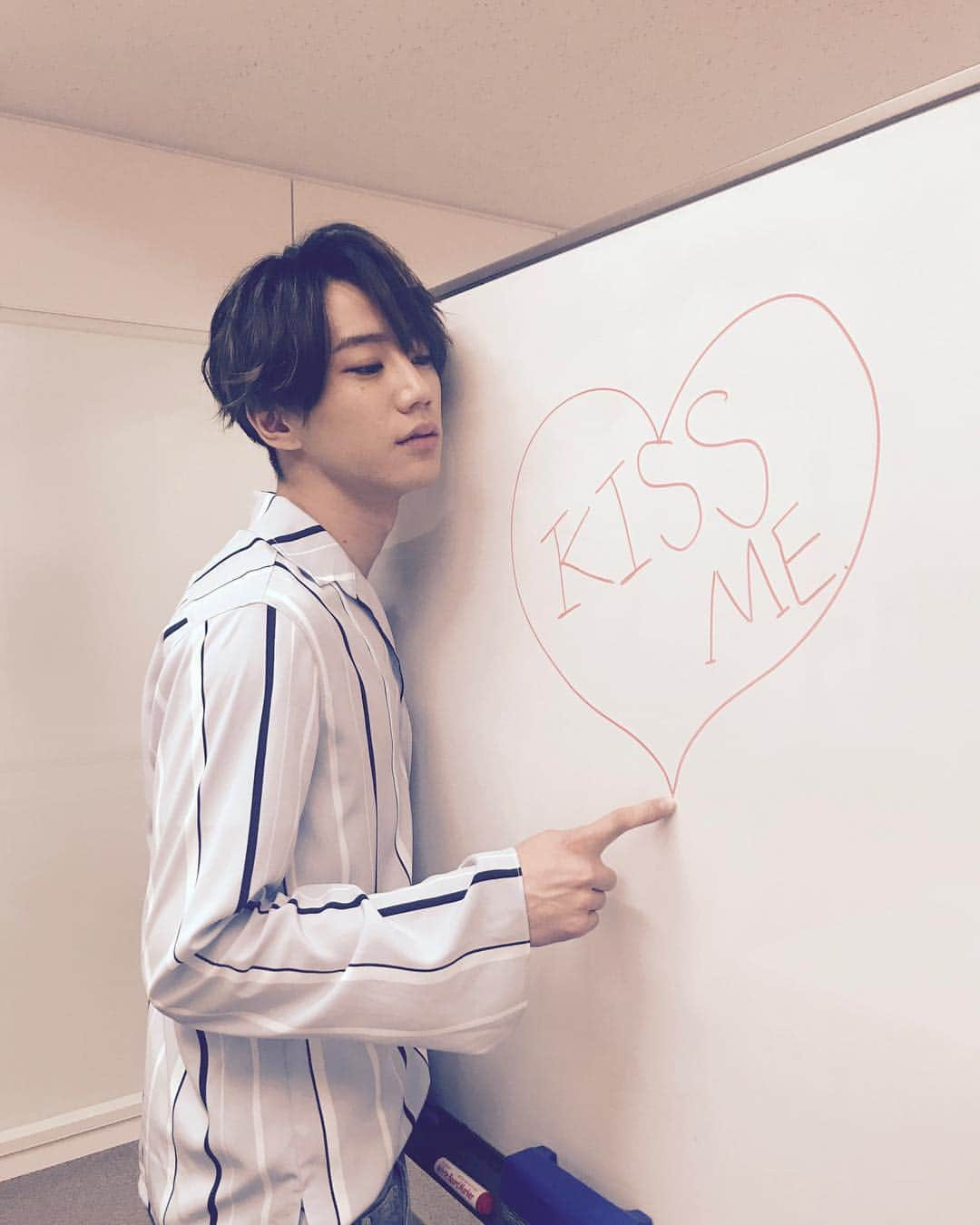 U-KISSさんのインスタグラム写真 - (U-KISSInstagram)「KISSmeのことをいつも想っているJUN♡ サイン会中です♪  #ukissjun #이준영 #kissmeありがとう #サイン会 #大人の #jun #유키스 #일본활동중」7月15日 15時51分 - ukiss_japanofficial