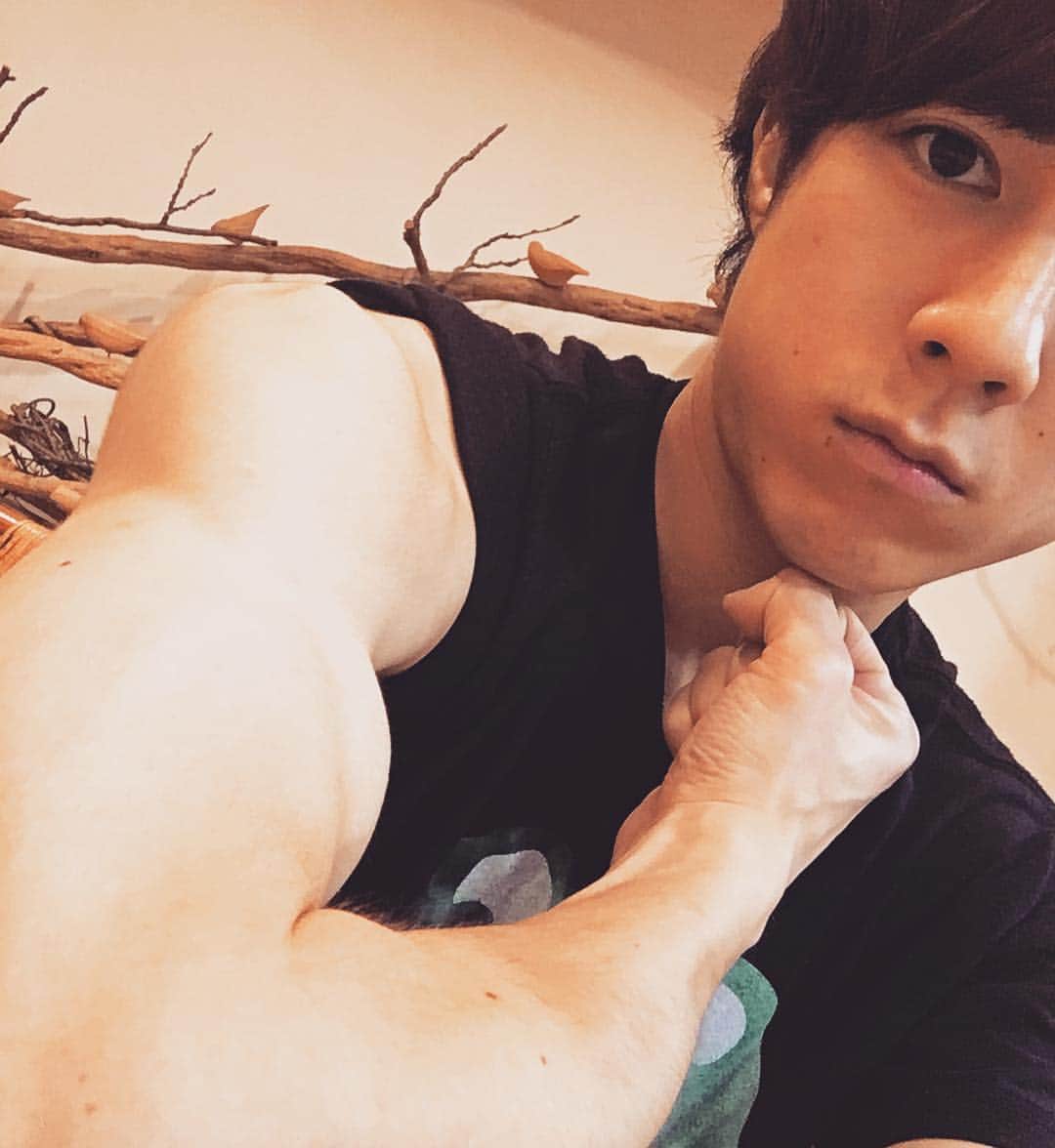 布施勇弥さんのインスタグラム写真 - (布施勇弥Instagram)「おい、俺の筋肉。 胸につけたいのに腕につく。」7月15日 19時29分 - yuya_fuse