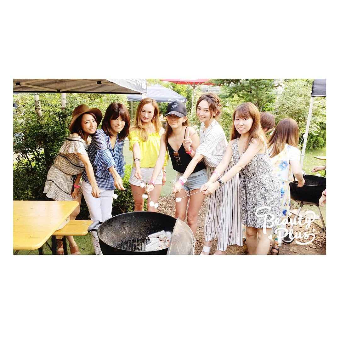 山崎みどりさんのインスタグラム写真 - (山崎みどりInstagram)「みんなでBBQ♡ 最後は焼きマシュマロ。 お肉もソーセージも美味しかったし何より笑い過ぎて楽しかった♡ #bbq #bbq🍖 #焼きマシュマロ #バーベキュー #happy #happyholiday #友達 #friends #暑い #japanesegirl」7月15日 22時28分 - midori_yamasaki_