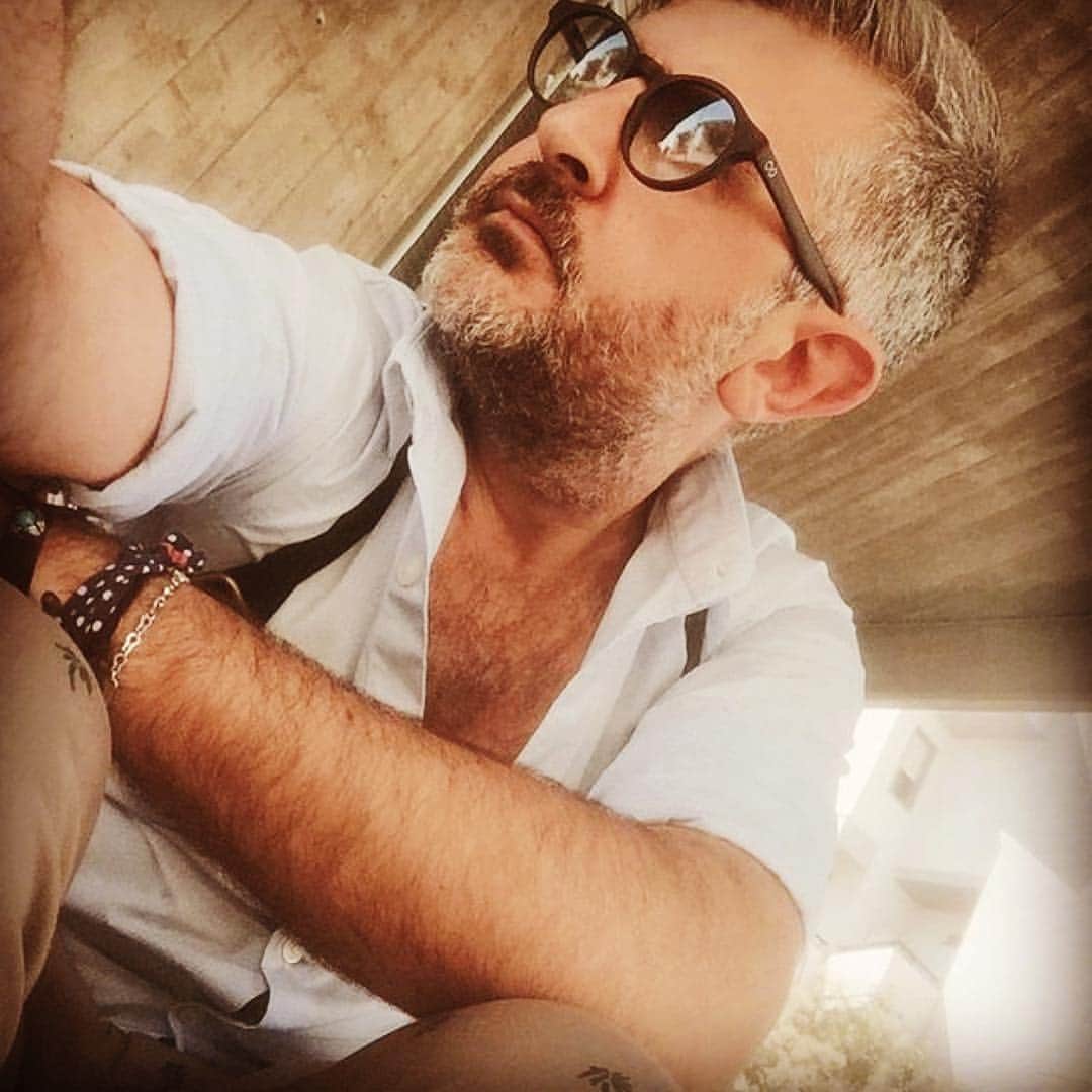 アルエロデザインのインスタグラム：「thanks to @spazio.a #elegance #cool man like @alfredoparamico @gianlucavacchi #summer2017 #aleroeyewear #sunglasses #style #travel #miami #placecool #lifestyle #unicity #particularproducts #tagsforlikes」