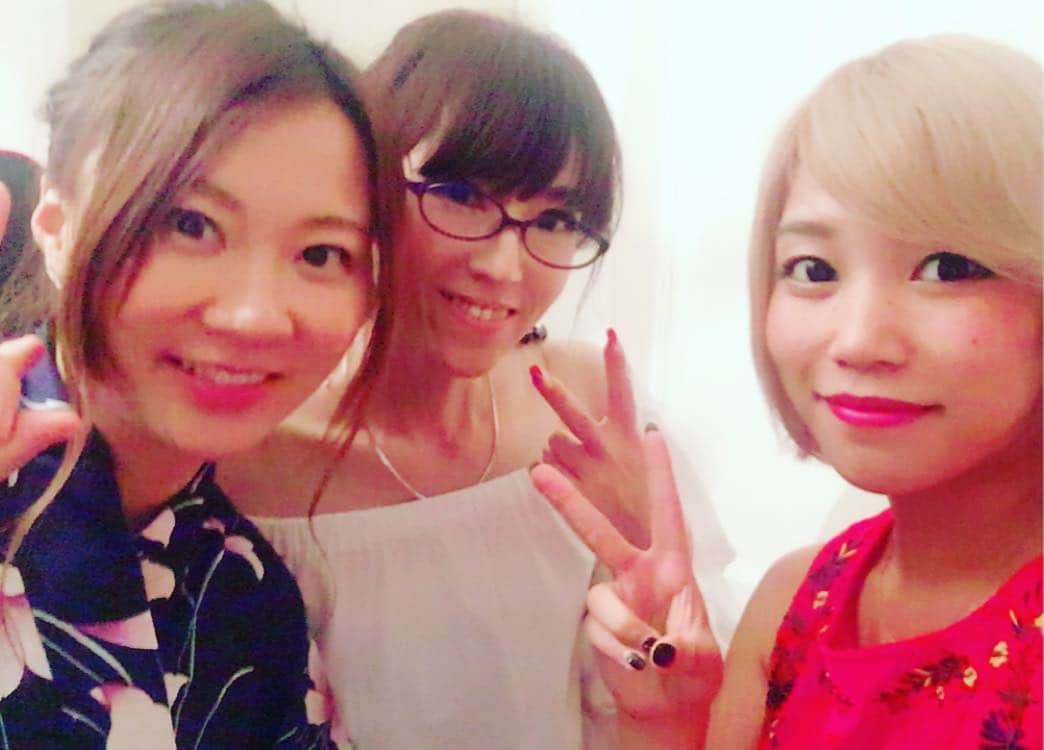 R!Nのインスタグラム：「ツアー6公演目、名古屋！ . . ついにツアーも折り返し、 6公演目、Cedar's(栄)さんでした。 . 素敵な巡り合わせがたくさん！ 歌唱王で知ってくれていた方や、MCで話したことがきっかけで私がGemieだと知った方も！ . . 本当に素敵な夜でした。 セットリストや他の写真はブログにアップしているので是非見てね☺️ . . #live #tour #FIGUREOUT #Nagoya #sakae #SKE #名古屋 #栄 #music #musicismylife #blonde #shorthair #singer #singersongwriter #thankyou #感謝 #ありがとう #赤いドレス #浴衣 #summer #夏 #Gemie #vocalist #shingekinokyojin #recreators #anime #instadaily」