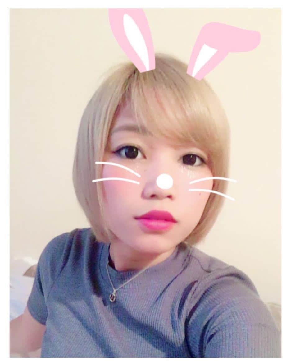 R!Nのインスタグラム：「うさぎ . . 最近の髪の長さ ちょうどいい . 調子乗ったセルフィー . . #selfie #singer #singersongwriter #RIN #Gemie #vocalist #shingekinokyojin #recreators #anime #japan #instadaily #like4like #love #thanks #instapic #rabbit #girl」