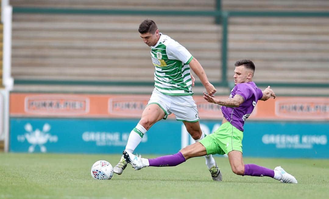 ジェイク・グレーのインスタグラム：「⚽️」