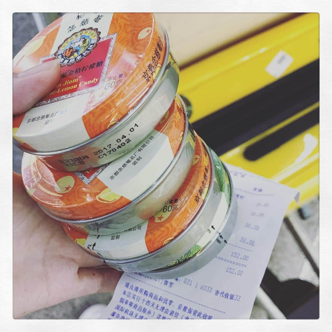 新ユウユさんのインスタグラム写真 - (新ユウユInstagram)「のど飴4缶＝泊まった宿一泊の値段＝約2500円…」7月16日 8時32分 - yuyucm