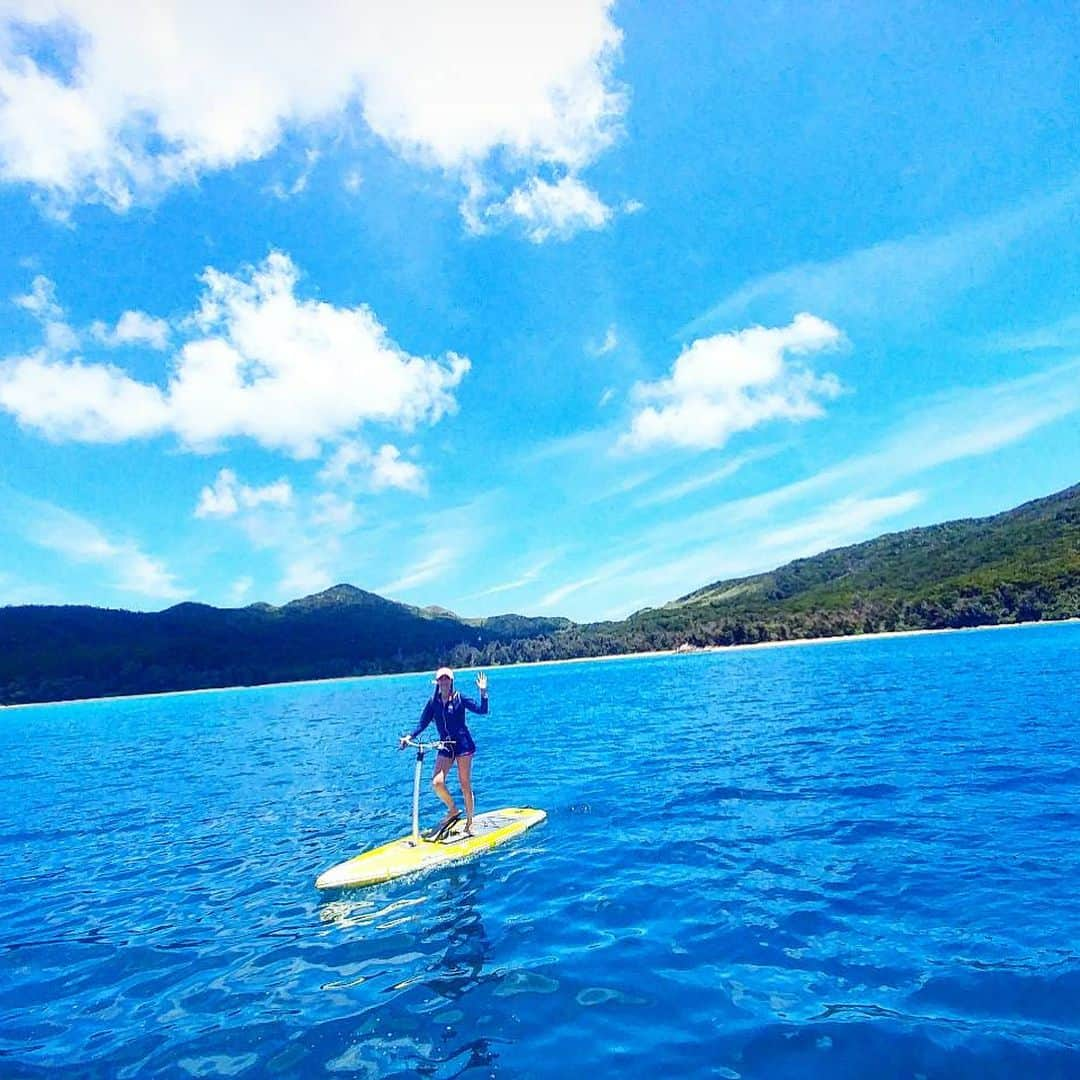 観月ありささんのインスタグラム写真 - (観月ありさInstagram)「沖縄旅！最高でした！ 友達に日焼け止めで書かれた背中の文字。笑 親友だからこそ書けること！笑 #観月ありさ#沖縄#keramaislands #慶良間諸島ダイビング #サンセット」7月16日 14時26分 - alisa_mizuki