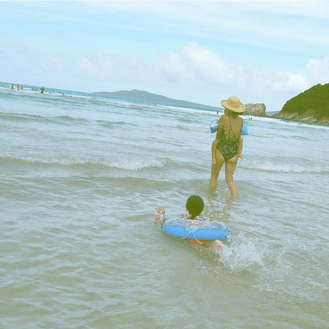 スザンヌさんのインスタグラム写真 - (スザンヌInstagram)「あーっ遊んだ遊んだ🏖👙🐬🐚🐳🏄‍♀️🏝 暑すぎてどうにかなるかと思った😂💦 あがったあとの ビール🍻にカキ氷🍧格別💘」7月16日 15時15分 - suzanneeee1028