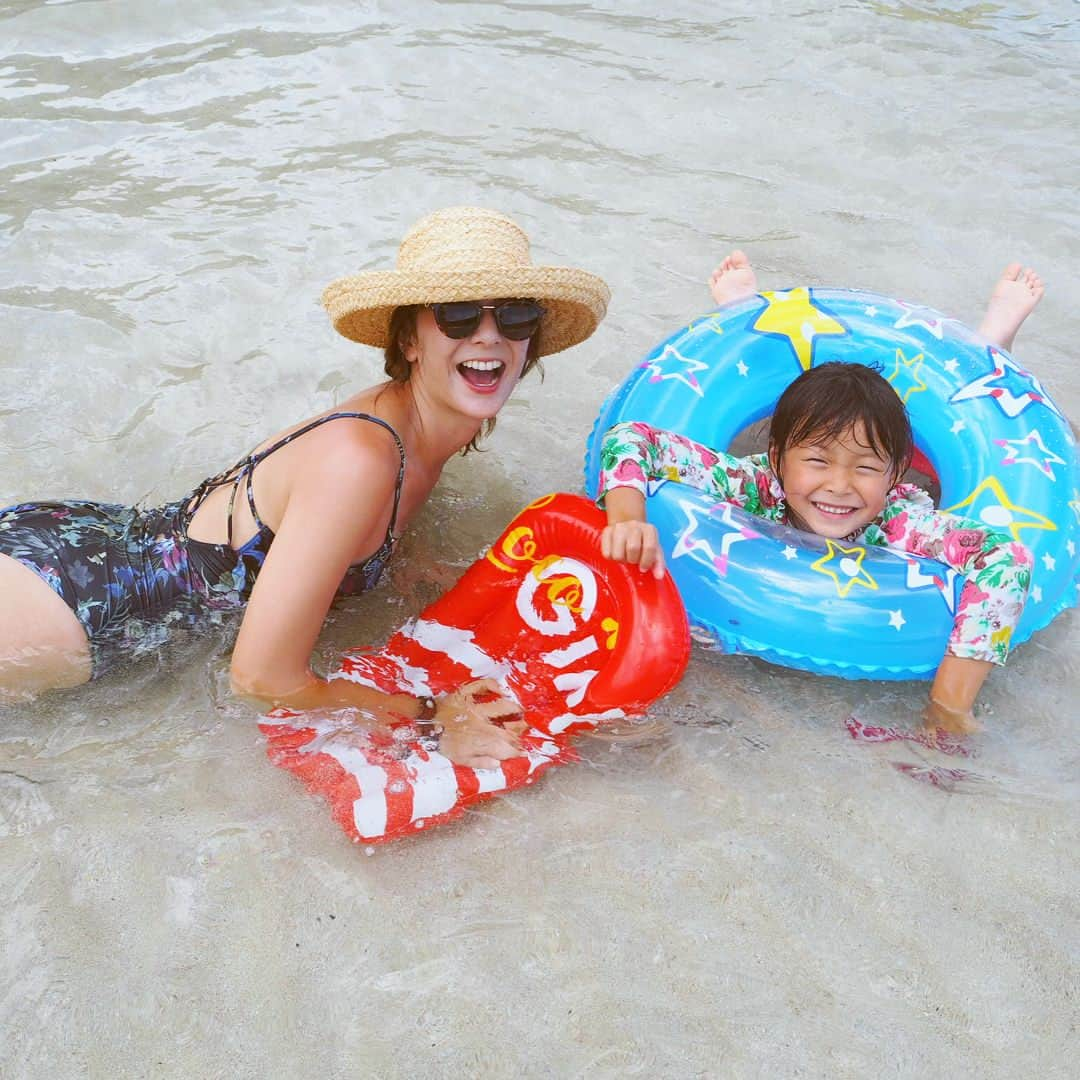 スザンヌさんのインスタグラム写真 - (スザンヌInstagram)「あーっ遊んだ遊んだ🏖👙🐬🐚🐳🏄‍♀️🏝 暑すぎてどうにかなるかと思った😂💦 あがったあとの ビール🍻にカキ氷🍧格別💘」7月16日 15時15分 - suzanneeee1028