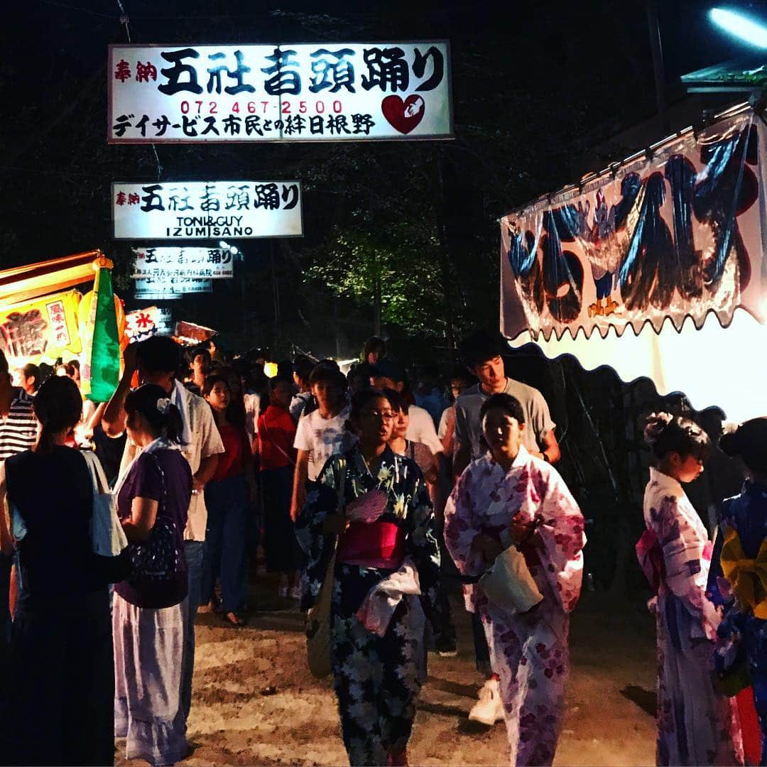 丸山穂高のインスタグラム：「泉佐野、日根神社のゆ祭りにて。小銭を握りしめてワクワクしながら回った20-30年前と少しも変わらぬ、日本の夏の夜。 #日根神社 #ゆ祭り #屋台」