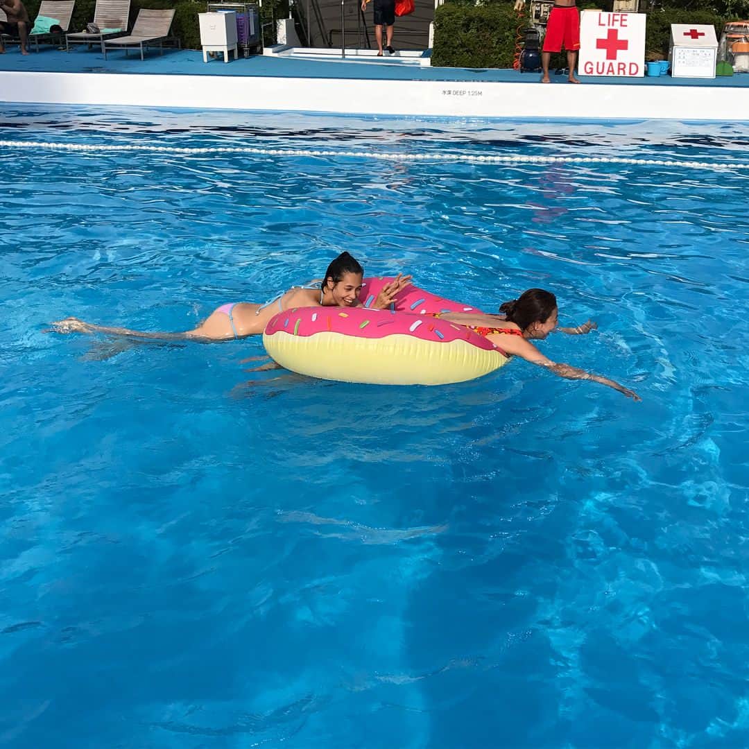 水原希子 さんのインスタグラム写真 - (水原希子 Instagram)「Pool day with my friends 😊💖💦」7月16日 17時33分 - i_am_kiko