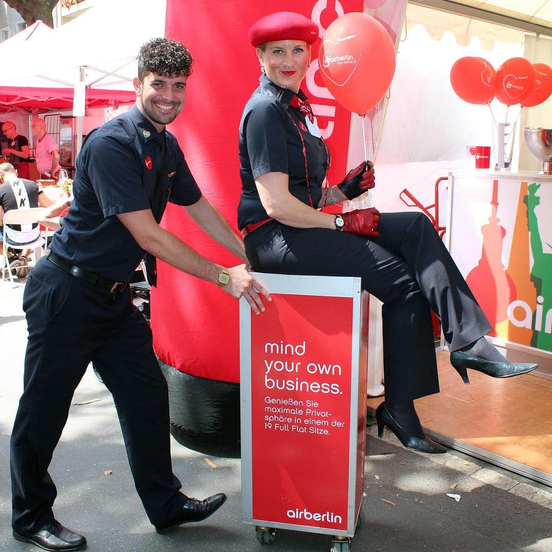 エアベルリンのインスタグラム：「☀️😎Enjoy the sunny day! Visit #airberlin on the 25. Lesbian-Gay #festival around Nollendorfplatz in #Berlin - Schoneberg.  Europe 's largest!  #airberlincrew #cabincrew #cabincrewlife #lgbt #gay #lesbian」
